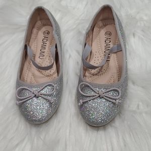 Girls dress silver shoes-size 10.5 NWOT